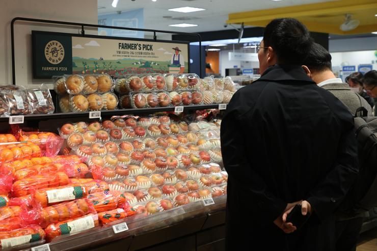 Retail sales fall by most in 21 years in 2024 despite solid industrial output