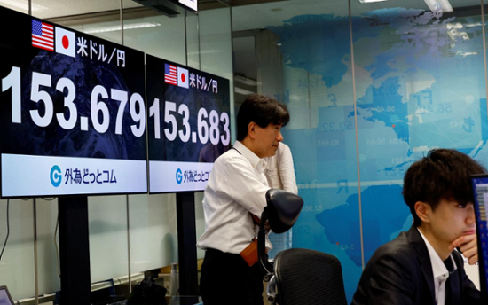 Trump victory heightens risks for BOJ as yen renews slide