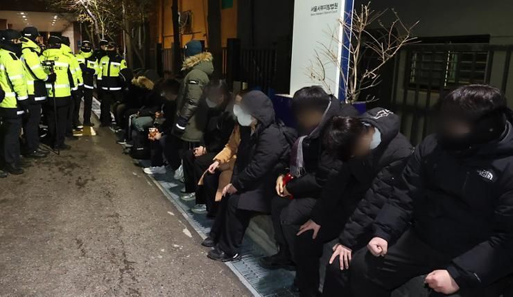 Police to seek arrest warrant for 66 people over courthouse violence
