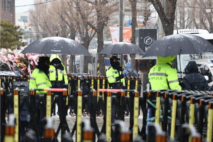 Police begin probe into online users suspected of plotting violence at Constitutional Court
