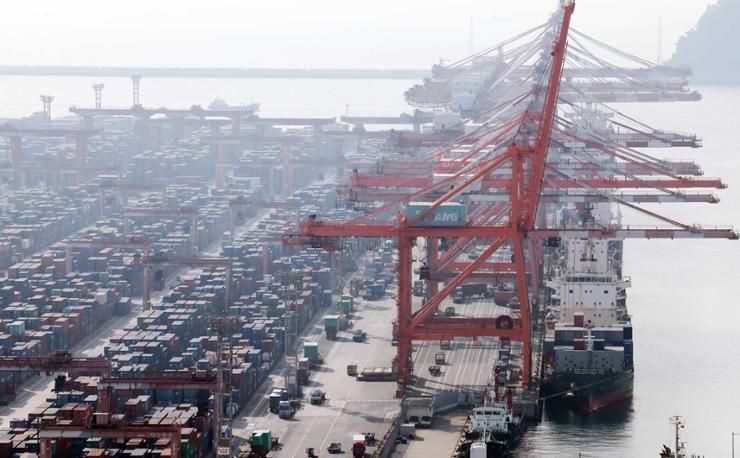 Korea logs current account surplus for 21st month in January