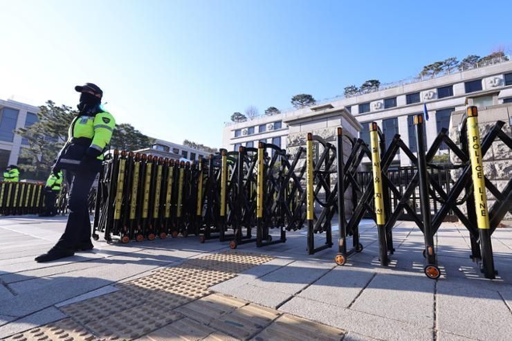 Court to proceed with impeachment trial despite president's refusal to receive documents