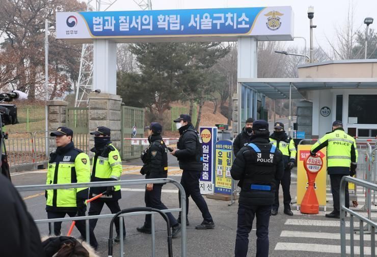 Yoon moved to solitary cell at Seoul Detention Center