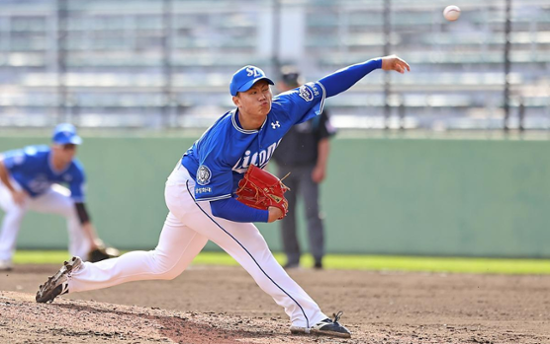 Teenage pitcher takes aim at top rookie prize in KBO - The Korea Times