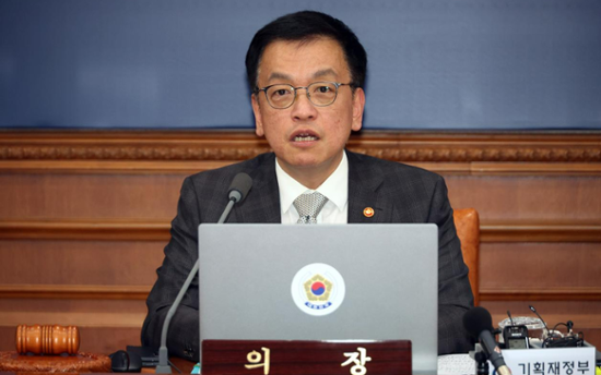 Choi calls for meaningful results through gov't-parliament committee