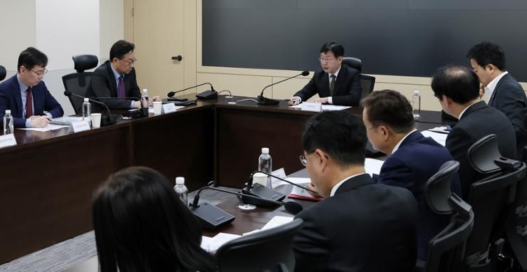 Presidential office worries over Trump's proposed tariffs on Korean firms in Canada, Mexico