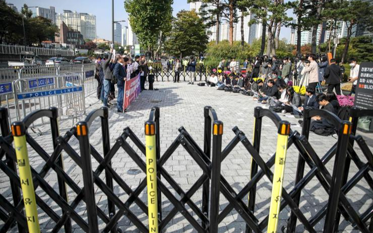 Appellate court rules against ban on rallies near presidential office - Vimarsana News