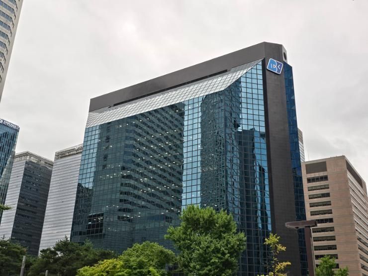 Unionized workers of state-run bank to stage strike over wage deal