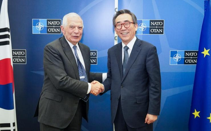 Korean Foreign Minister Cho Tae-yul meets Belgian and EU foreign ministers on sidelines of NATO meeting - Vimarsana News