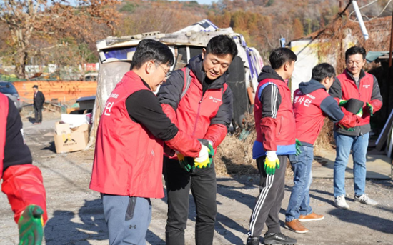 Charcoal briquettes for neighbors in need