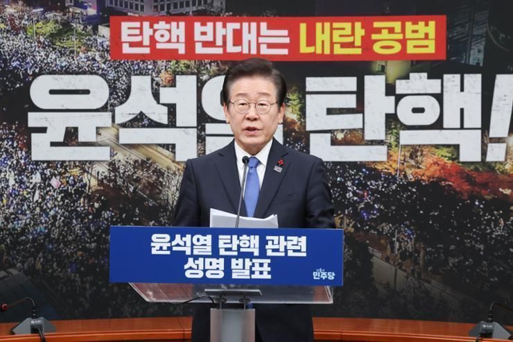 Opposition leader urges ruling party lawmakers to vote for Yoon's impeachment
