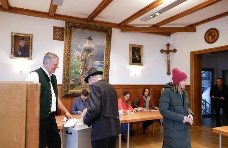 Discontented Germany votes in an election with economy, migration in focus