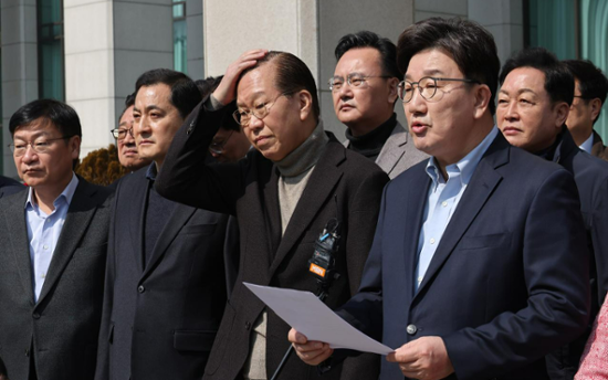 Approval rating for ruling party rises to 42.7%