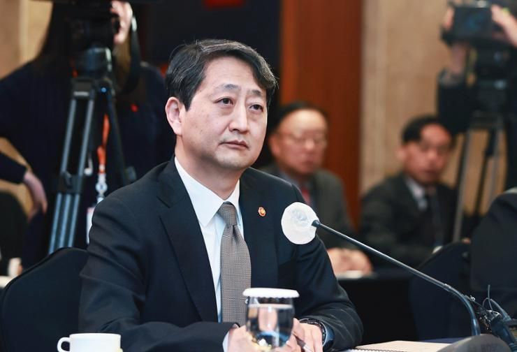 Industry minister to visit US this week to discuss Trump tariffs