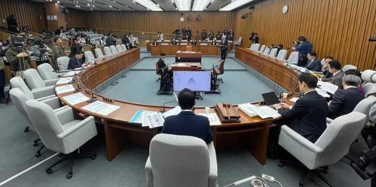 Rival parties wrangle over appointment of Constitutional Court justices