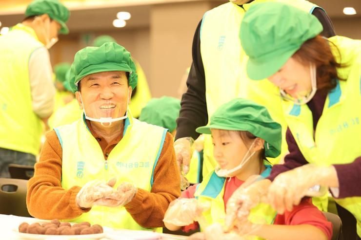 Hana brings festive cheer ahead of Lunar New Year