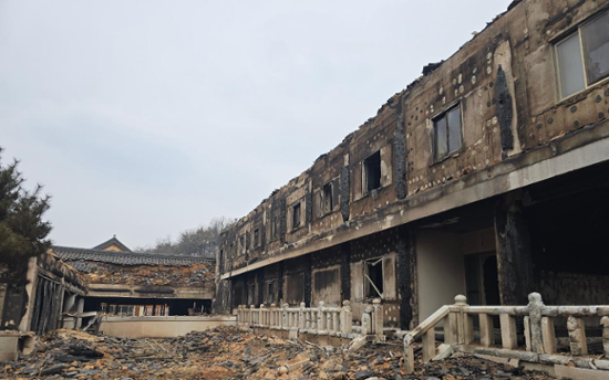 Massive wildfires in North Gyeongsang Province 94% contained: authorities