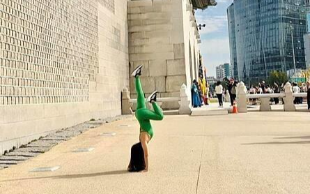 Criticism mounts over Vietnamese woman doing yoga in leggings at Seoul palace
