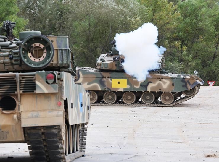 Political turmoil casts doubt over $6.27 bil. deal with Poland to export K2 tanks