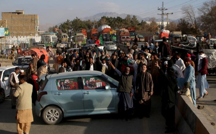 Khan supporters and other Pakistani parties block highways to protest election results - Vimarsana News