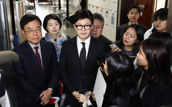 Ruling party leader says 'early resignation of Yoon unavoidable'