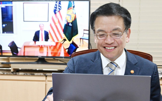 Korea, US economy chiefs agree on opening communication channel on tariffs issue
