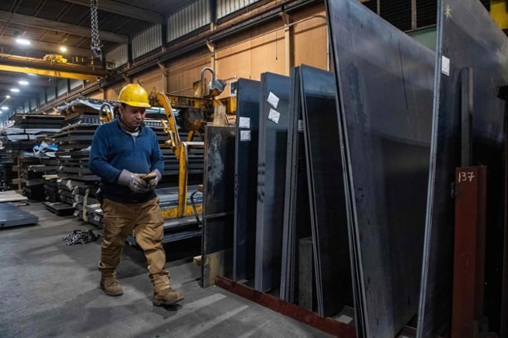 Trump says he won't 'bend' on tariffs