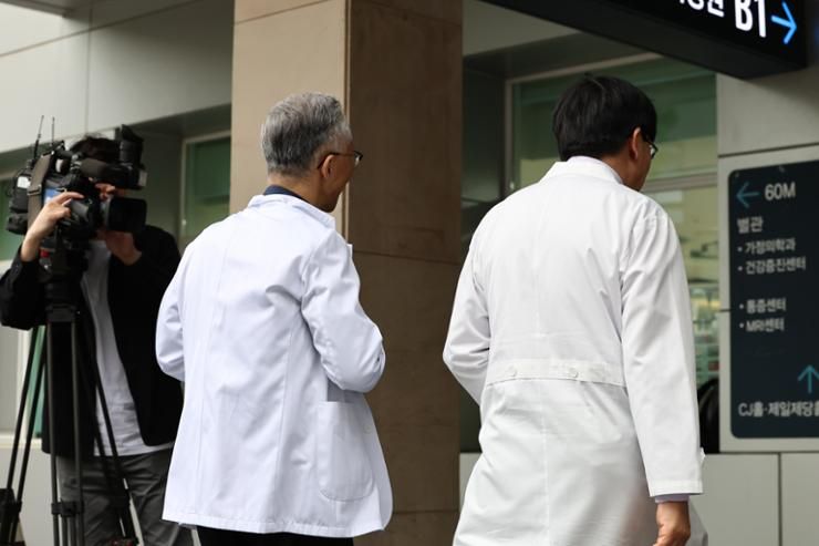 Medical professors to resign this week amid prolonged doctors' walkout - Vimarsana News