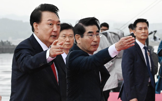 Choongam chair calls Yoon, former defense minister 'shameful graduates'