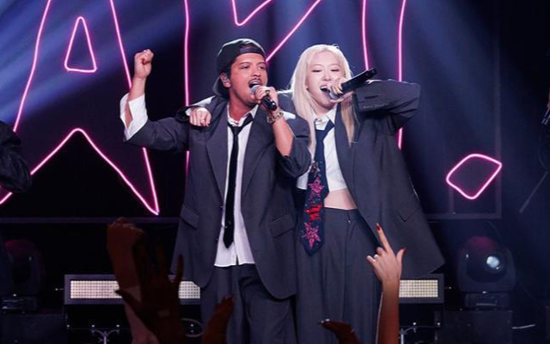 Rose rewrites global playbook for K-pop with 'APT.'