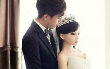 Man with cancer marries sex doll - The Korea Times